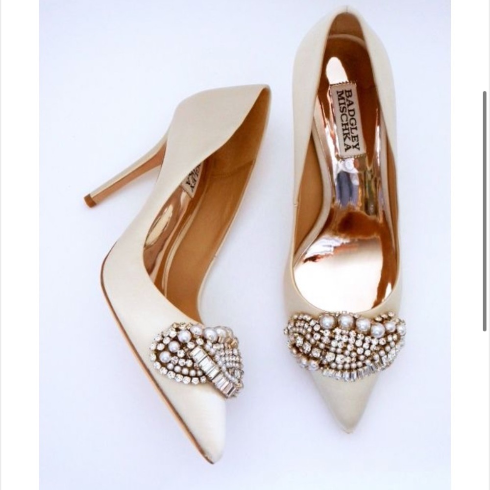Badgley Mischka Olga Pumps Ivory